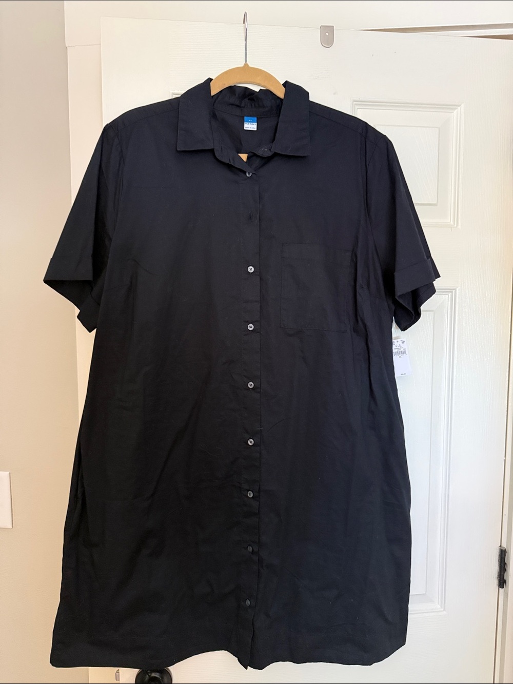 Old Navy Black Short-Sleeve Button-Down Shirt